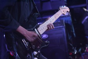 Gitarren Solo lernen Gitarrist spielt Solo