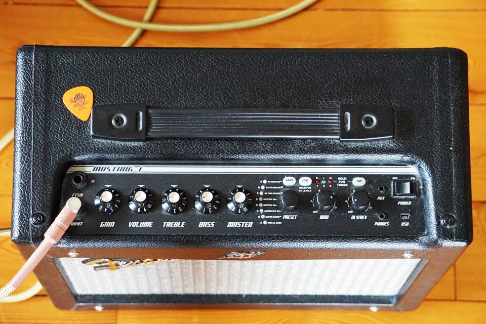 Fender Mustang von oben Fender Mustang Modeling Amp von oben